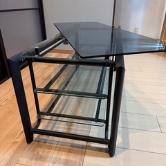 ガラステーブルの画像