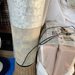 間接照明。ライト。例えますと、マッサージ店やエステサロンなどにあるようなおしゃれ風なライトです。の画像
