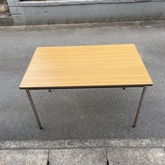 テーブル