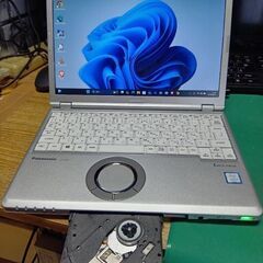 爆速。美品です。フル充電 14時間 新品に交換。Windows1...