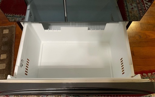 冷蔵庫　551L