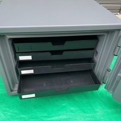 （評価待ち）鍵付き金庫中古品の画像