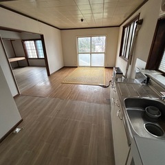 🔴若竹町の駐車場6~8台、事務所兼倉庫付き - 不動産
