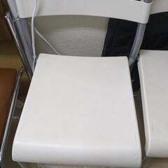 白い椅子
