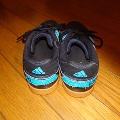 adidasスニーカーの画像
