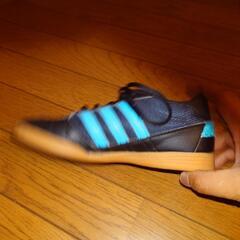 adidasスニーカーの画像