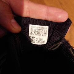 adidasスニーカーの画像