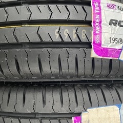 ⭐️新品・未使用⭐️シール付⭐️夏用タイヤ2本🟪195/80R15🟪NEXEN ROADIEN CT8🟪製造年2024年33週🟪屋根付き壁付き倉庫でシートをかけて厳重に保管🟪タイヤ値上がりの今、大変お買い得ですよ‼️ の画像