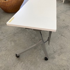 【OF-20】美品 okamura オカムラ フラップ式 会議テーブル スタッキングテーブル 折りたたみテーブル 横幅180cm 定価約8万 スタック　検)事務机　オフィス チェア　会議 椅子　ロッカー　ミーティングテーブル　応接ソファ 店舗 事務所 什器　書庫 本棚 ラック デスク スチール 美品多数 格安 【中古オフィス家具】の画像