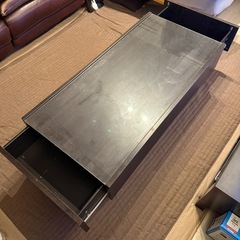 【無料】収納力たっぷりなセンターガラステーブル