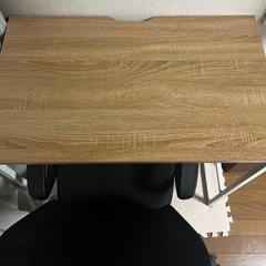 パソコンデスクとチェア