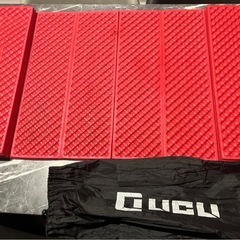 キャンプ用品　テーブル　マットなど　詰め合わせの画像