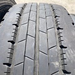 2024年製 ほぼ新品トラックタイヤ夏 205/70R17.5 115/113 6本 新品時のイボ残りあり 搬送車中型トラックの画像