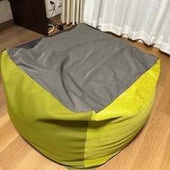 体にフィットするソファ