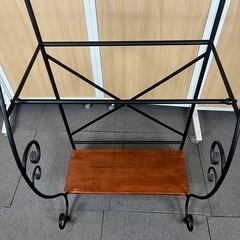 ハンガーラック　アンティーク調　オシャレ　家具　ラック　棚の画像