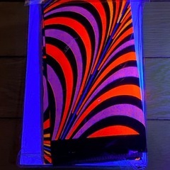 カラフルな渦巻き模様のブラックライトポスター58㎝×71㎝の画像