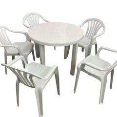 ② プラスチックテーブル イス５脚セット 屋外 ガーデン 現状品...