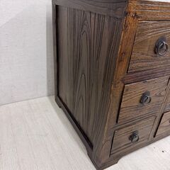  23556 コナンのやつ 引き出し12杯 和チェスト 木製薬箱　レトロ　タンス    ◆大阪市内・東大阪市他 6,000円以上ご購入で無料配達いたします！◆ ※高槻・枚方方面◆西宮・尼崎方面◆生駒方面　それぞれ条件付き無料配送あり！            の画像