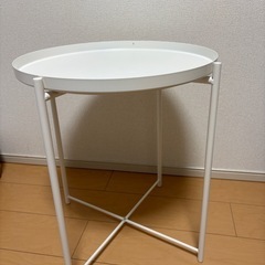 ベッドサイドテーブル IKEA