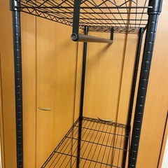 ⭐️GWセール⭐️美品⭐️スチールラック🟪色：黒🟪幅91×奥行き46×高さ181cm🟪ハンガー掛け付き（写真の上段参照）🟪キャスター付（ストッパー付）🟪の画像