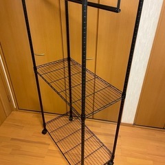 ⭐️GWセール⭐️美品⭐️スチールラック🟪色：黒🟪幅91×奥行き46×高さ181cm🟪ハンガー掛け付き（写真の上段参照）🟪キャスター付（ストッパー付）🟪の画像