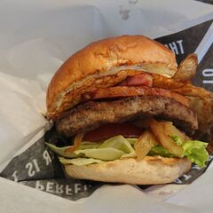 ハンバーガー好きな人いませんかー⁈