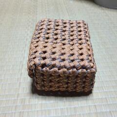 紙素材　編み小物入れの画像