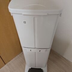 ゴミ箱（蓋にやや汚れあり）お譲りします