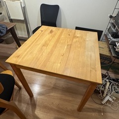 IKEAダイニングテーブルの画像