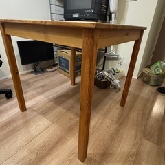 IKEAダイニングテーブルの画像