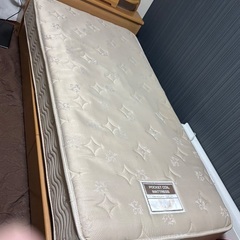収納付き中古のシングルベッドになります。