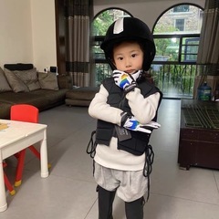 完全新品！乗馬用ヘルメットスタイリッシュ赤リボンサイクリング原付バイクなど用子供から大人！の画像