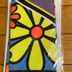 ブラックライトで光るLOVE アート布製ポスターの画像