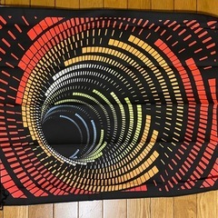 【限定値下‼️】 ブラックライトで発光するカラフル渦巻きデザイン布製ポスターの画像