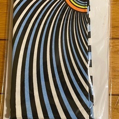 蛍光色に発光する渦巻き模様のパーティグッズ ポスター　の画像