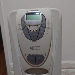 デロンギ　オイル密閉式ラジエター型ヒーター　モデル071267C