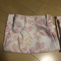 カーテンの画像