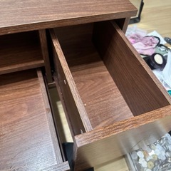 引き出し付きテーブル