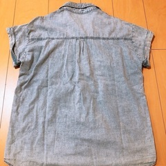 イング　INGNI  スタッズ付き　デニムシャツ　Mサイズ の画像
