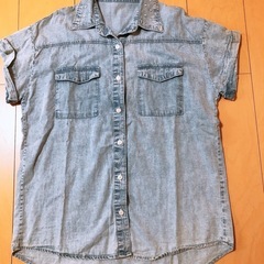 イング　INGNI  スタッズ付き　デニムシャツ　Mサイズ の画像