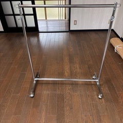 ハンガーラックの画像
