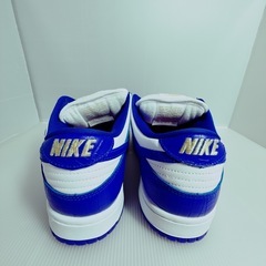 Supreme × Nike SB Dunk Low OG QS Gold Stars "White/Hyper Blue"の画像