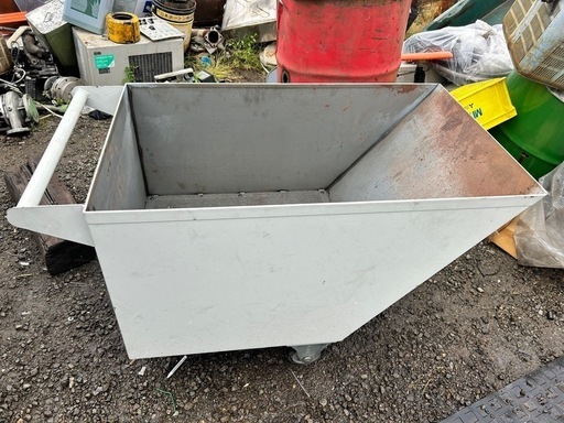 切粉台車　スクラップ台車