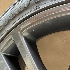 18インチ GOODYEAR 225/45R18 スタッドレスタイヤ 4本の画像