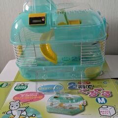 500円　中古ハムスターハウスと新品のトイレ砂、砂浴び砂、綿など