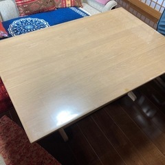 テーブル