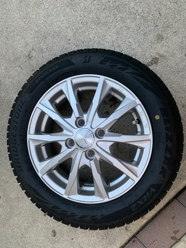 スタッドレスタイヤとナットセット