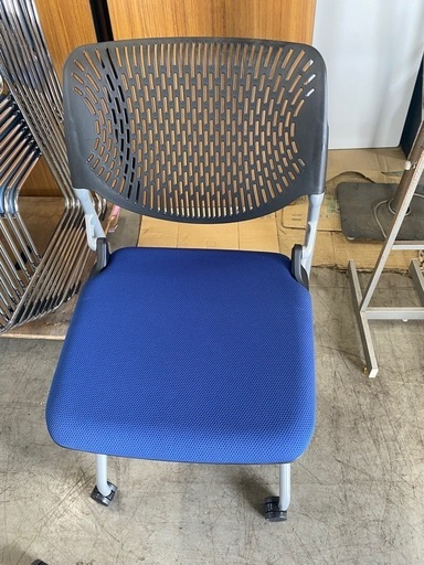 キャスター付きスタッキングチェア4脚セット