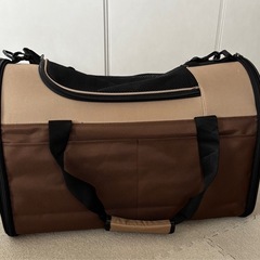 小型犬、猫　キャリーバッグ　おやつ付き
の画像