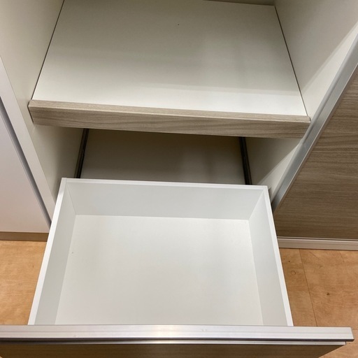 食器棚　2枚扉　ホワイト　16500円
